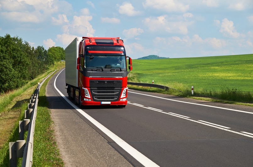 Wątpliwości dotyczyły tego, czy dochód z tego transportu jest zwolniony z podatku dochodowego tak jak z działalności strefowej