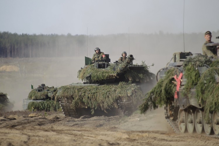 Ćwiczenia w Podbrodziu na Litwie. Czołgi Bundeswehry - Leopard 2