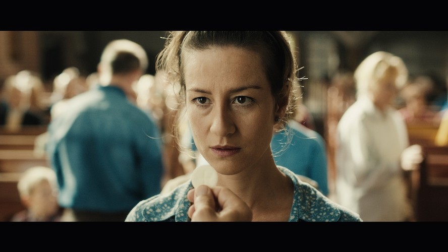 Maja Ostaszewska w filmie 'W imię...'