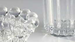 szklana misa z prl kosztuje dziś nawet 8 tys. zł. sprzedają się nawet uszkodzone egzemplarz. szklana misa z prl na wagę złota