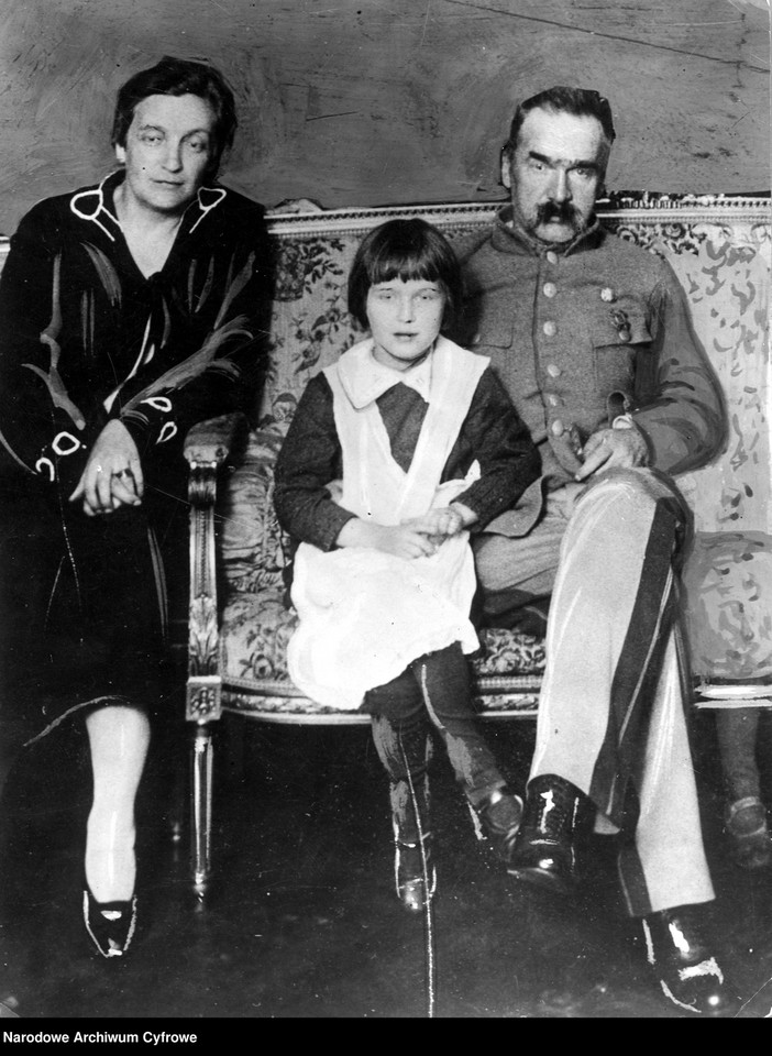 Romanse, którymi żyła opinia publiczna: Józef Piłsudski i Aleksandra Szczerbińska (na zdjęciu Józef Piłsudski z żoną Aleksandrą i córką Jadwigą w 1926 r.)