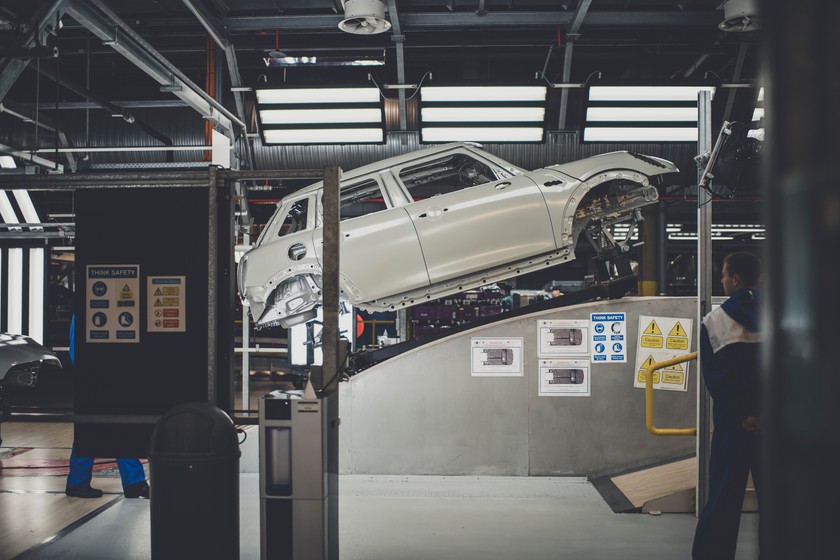 LED-Lampen senken den Energieverbrauch in der Produktion.