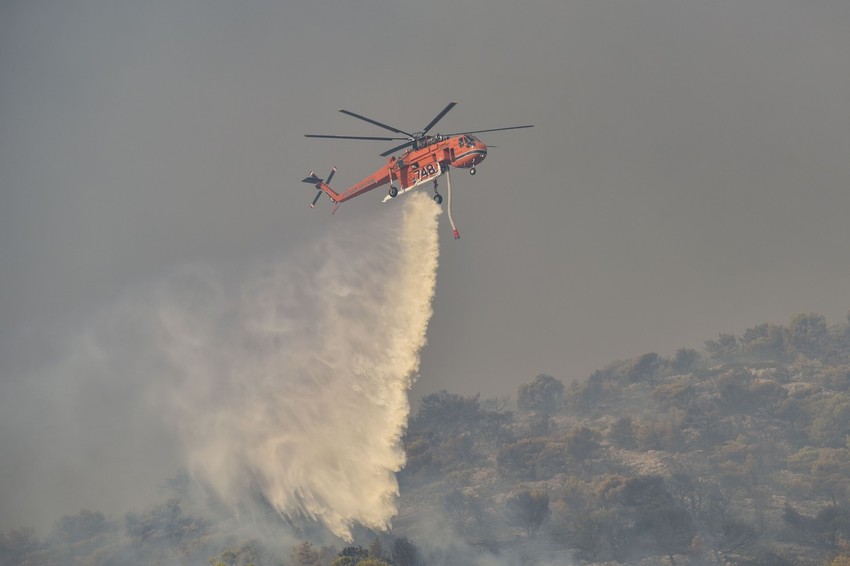 Vatreni front, koji je juče izbio kod manastira Кleiston, proširio se i "penje" se uz padinu Parnita.