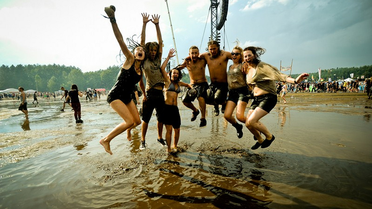 Przystanek Woodstock 2014 rusza już w najbliższy weekend. W dniach 31 lipca - 2 sierpnia na trzech scena wystąpi kilkadziesiąt zespołów z Polski i zagranicy. Gwiazdami będą Manu Chao, Volbeat, Ky-Mani Marley, Skid Row czy SKA-P. Poza tym ostatni koncert zagra Budka Suflera, a przed kilkuset tysiącami festiwalowiczów zaprezentują się także Kamil Bednarek, Acid Drinkers z gośćmi, Jelonek z orkiestrą i Piersi. Sprawdźcie szczegóły line-up i dowiedzcie się, kto zagra kiedy.