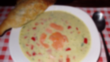 Zupa z cukini i łososia