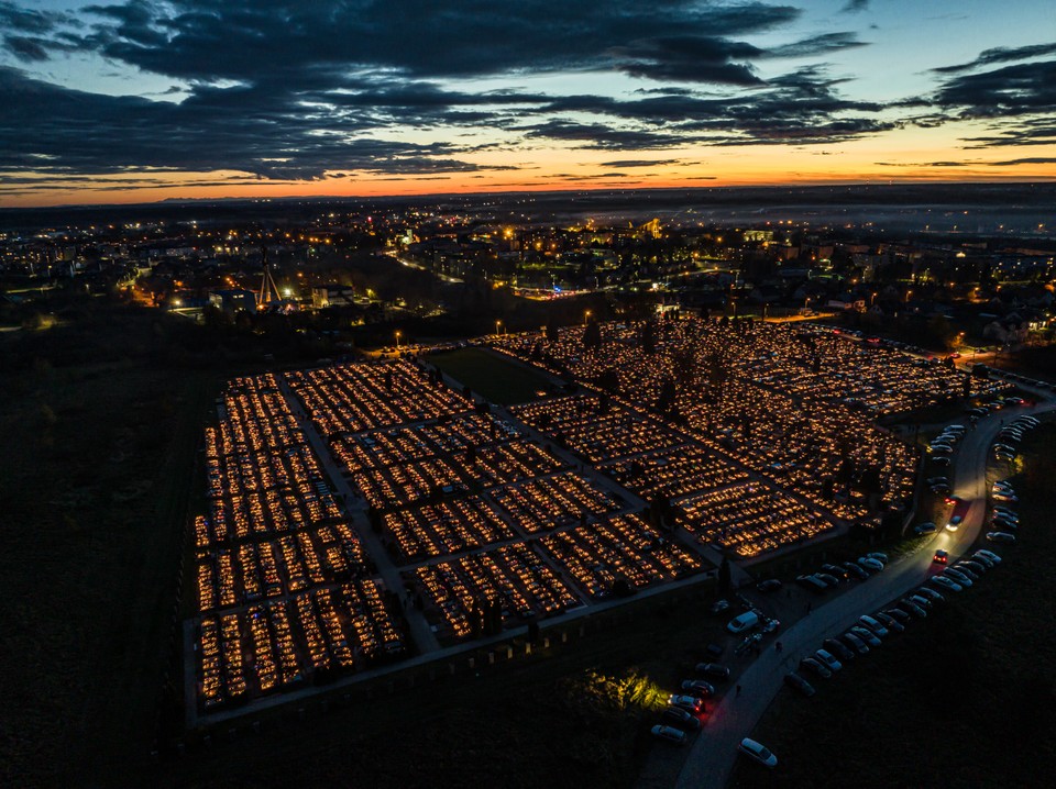 Widok na cmentarz w Staszowie