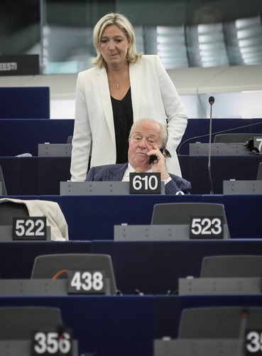 Jean-Marie Le Pen, założyciel i wieloletni przywódca skrajnie prawicowego Frontu Narodowego z córką Marine Le Pen, obecną przewodniczącą Frontu Narodowego