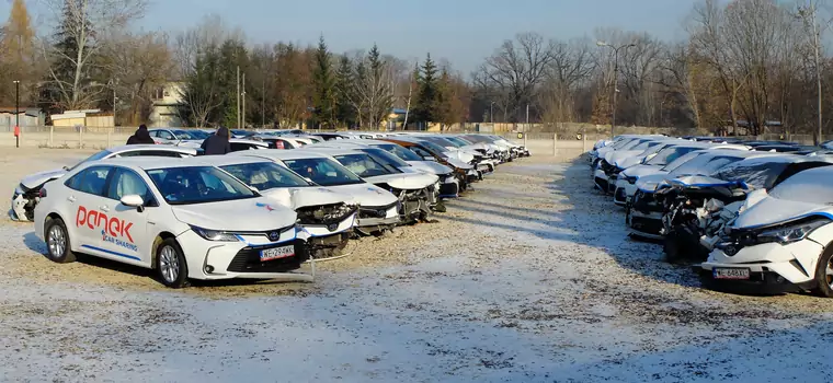 Skład wraków po carsharingu. Ile aut na minuty jest rozbijanych przez klientów?