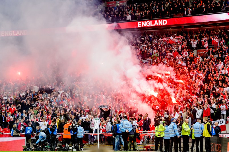 Polscy kibice na Wembley odpalili race