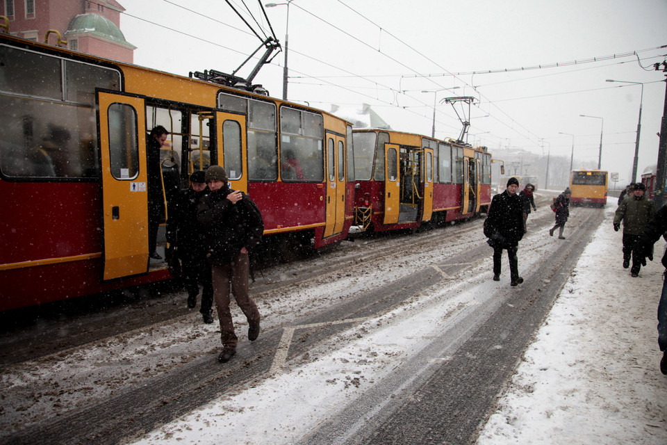  Tramwaje w warszawie kursują z opóźnieniami, fot. PAP/Tomasz Gzell