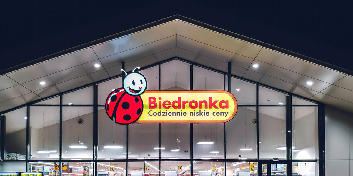 Biedronka to największy biznes portugalskiej grupy, która posiada jeszcze sieci supermarketów w Portugalii (Pingo Doce) i Kolumbii (Ara). 