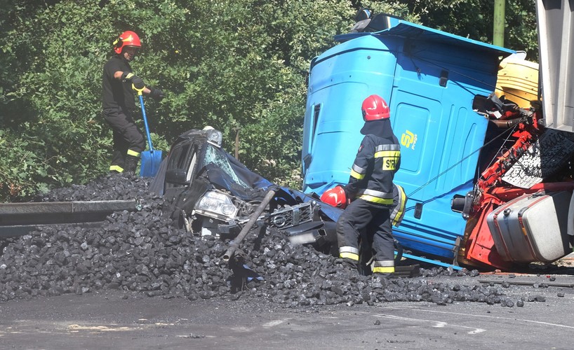 Akcja ratownicza na miejscu wypadku w Tychach