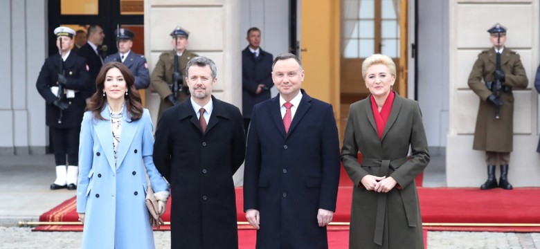 Kolejny trudny pojedynek stylizacyjny Agaty Dudy. Księżna Danii nie była tylko tłem... FOTO