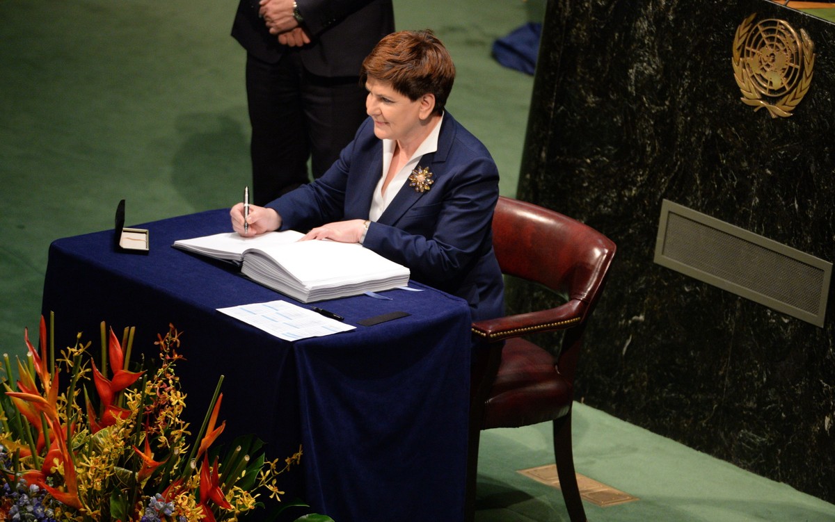 Premier Beata Szydło złożyła podpis w imieniu Polski pod globalnym porozumieniem klimatycznym.
