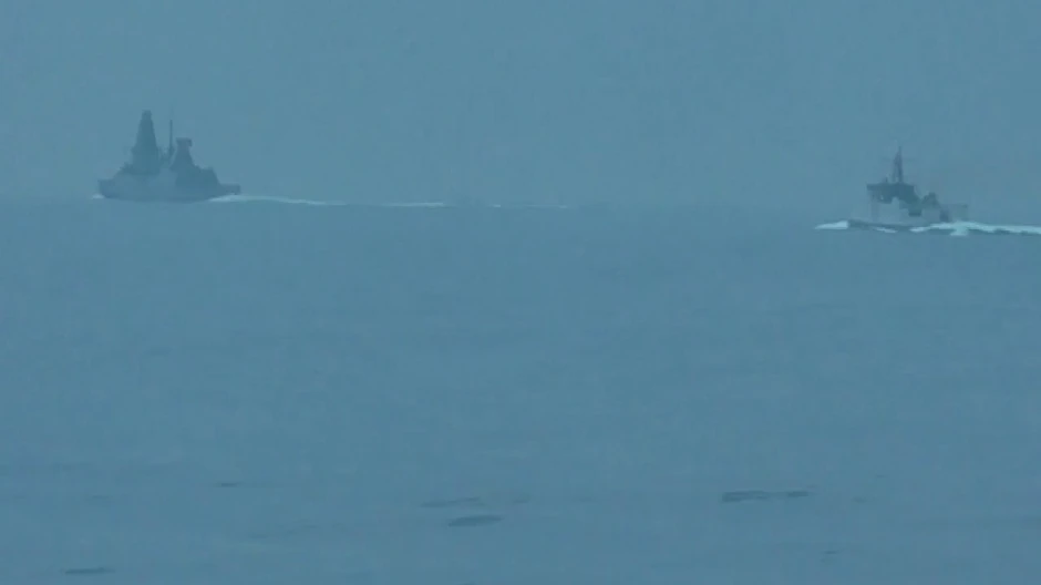 Britanski razarač (L) u Crnom moru