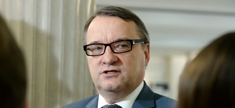 Biernacki o SOP: Polityków wożą młodzi kierowcy, którzy nie wiedzą, jak wyłączyć "bomby" w samochodzie [ROZMOWA]