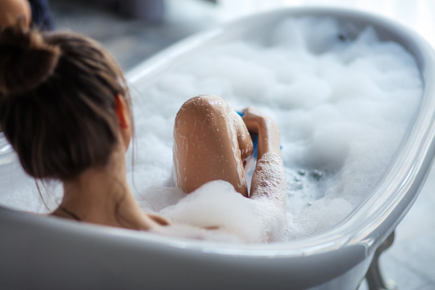 Gorąca kąpiel pomaga w pozbyciu się zakwasów - alfa27/stock.adobe.com