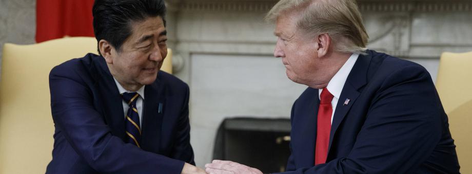 Premier Japonii Shinzo Abego i prezydent USA Donald Trump