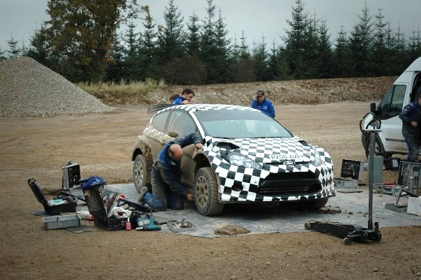 Oto nowa rajdowa broń Forda - fiesta S2000