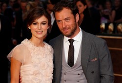 Zjawiskowa Keira Knightley i Jude Law na premierze "Anny Kareniny"