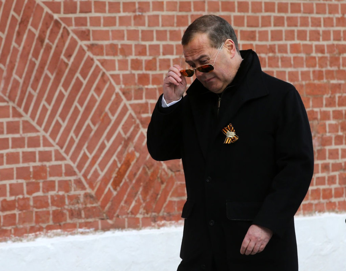 Ujawnili wojenny biznes byłego prezydenta Rosji. Wielkie pieniądze w fundacjach