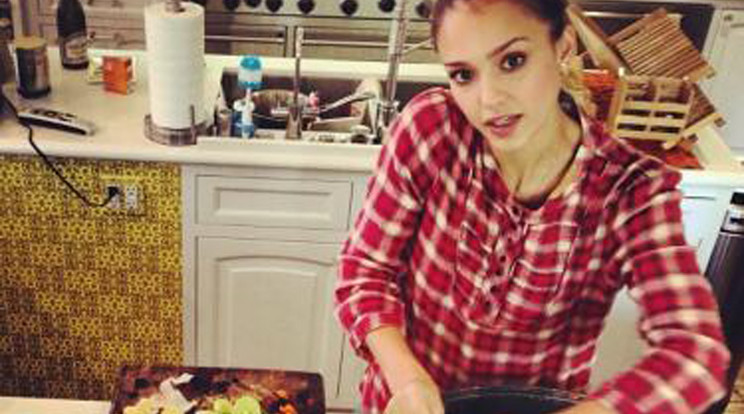 Jessica Albához többé nem
száll ki a tűzoltóság, ha főz /Fotó: Profimedia - reddot