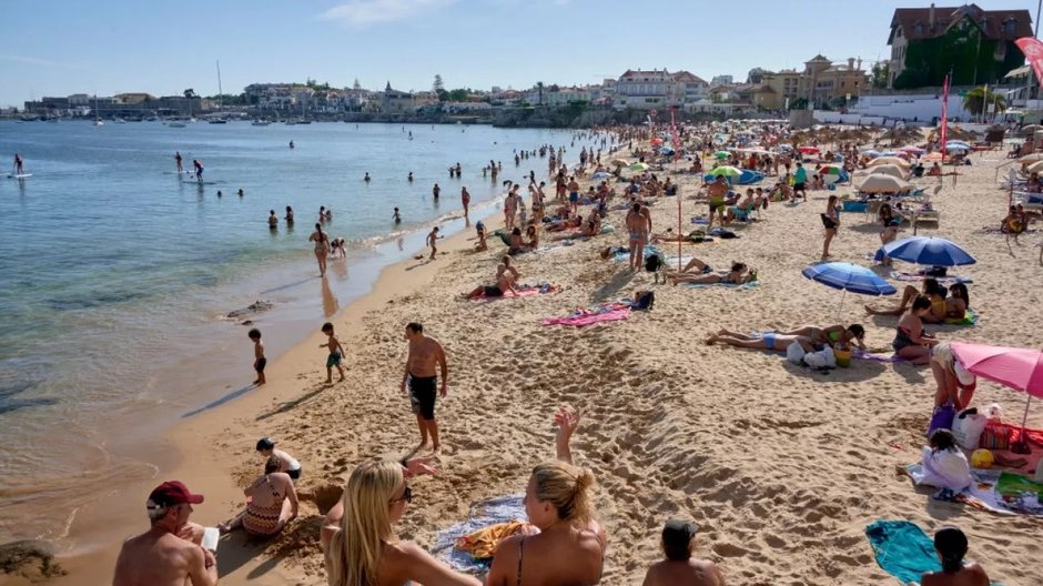 Praia da Duquesa w Portugalii. Fot. Horacio Villalobos#Corbis/Corbis via Getty Images