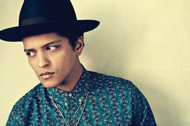 Bruno Mars – do nieortodoksyjnej szafy grosik wrzuć...