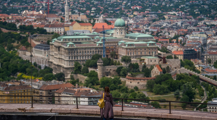 A Budavári Palota látképe a Citadella erőd felől  / Fotó: MTI/Balogh Zoltán