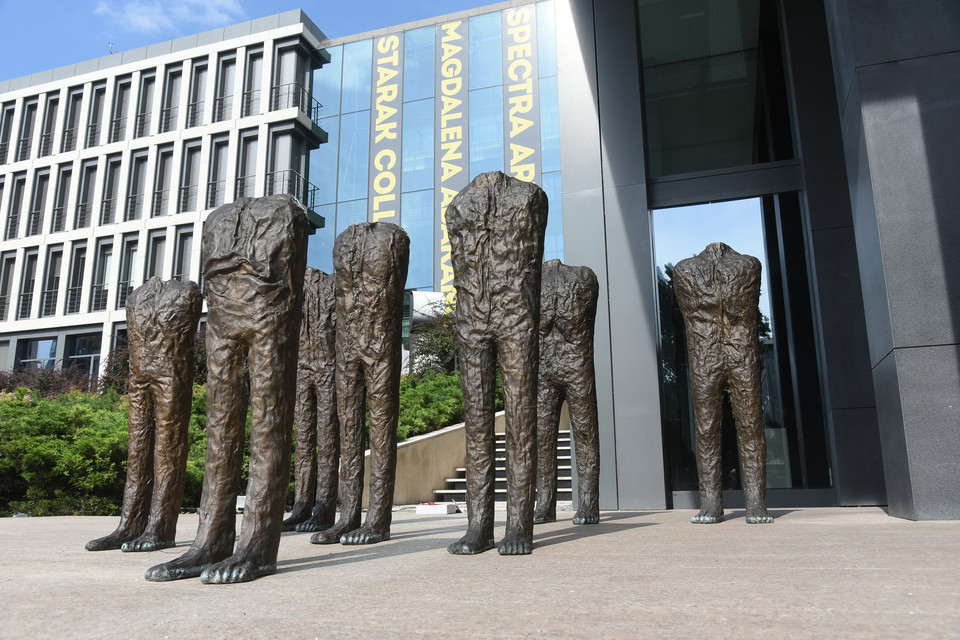 Magdalena Abakanowicz, praca z cyklu "Tłum" (2008)