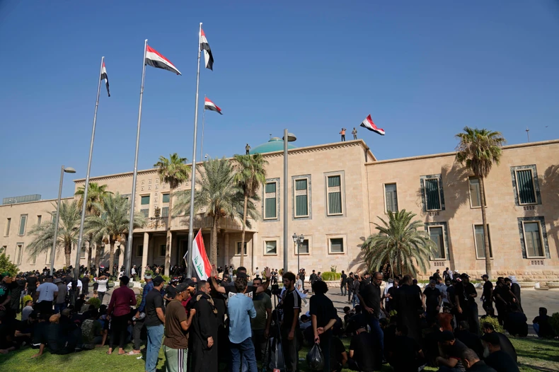 Veliki sukobi u Bagdadu, Irak, nakon povlačenja šiitskog verskog vođe Moktada al Sadra