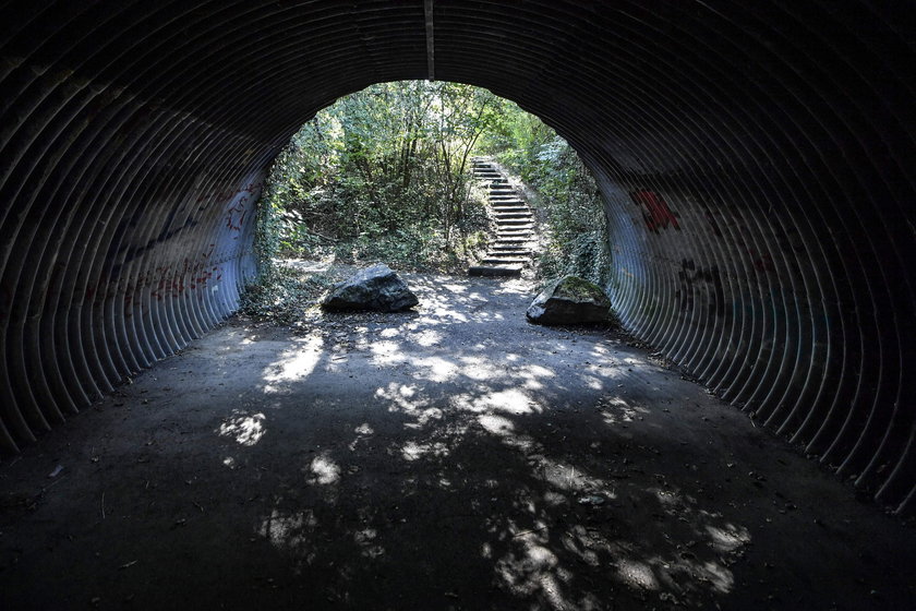 W tym tunelu 18-latka mogła spotkać swojego zabójcę