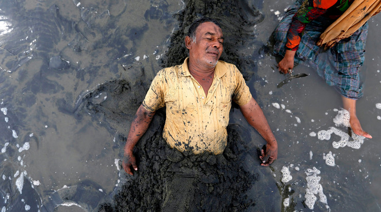 Fekete homok alá temették a férfit / Fotó: MTI