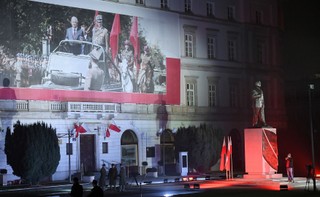 Odsłonięcie pomnika Lecha Kaczyńskiego w Warszawie. Prezes PiS: To nasze zwycięstwo'