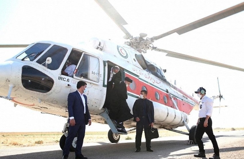 Arhivska fotografija: Predsednik Irana Ibrahim Raisi izlazi iz helikoptera, avgust 2021.