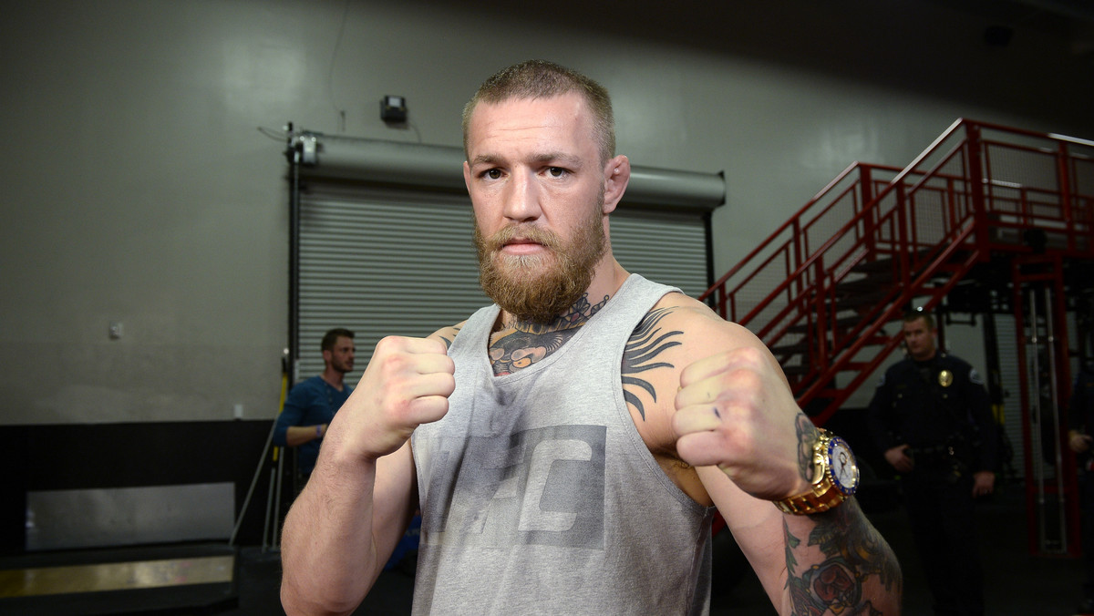 Conor McGregor, irlandzki zawodnik MMA, ogłosił, że nie kończy kariery. Na swoim profilu na Twitterze zamieścił post, w którym zapowiedział swój udział w UFC 200. Walka odbędzie się 9 lipca w Las Vegas. McGregor swoim powrotem zaskoczył fanów mieszanych sztuk walki.