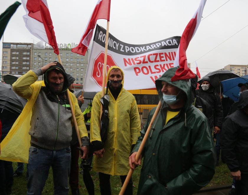 Protest rolników w Warszawie. Zablokowali kluczową trasę