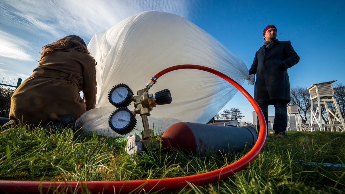 TORUŃ START BALONU STRATOSFERYCZNEGO (przygotowania do startu)