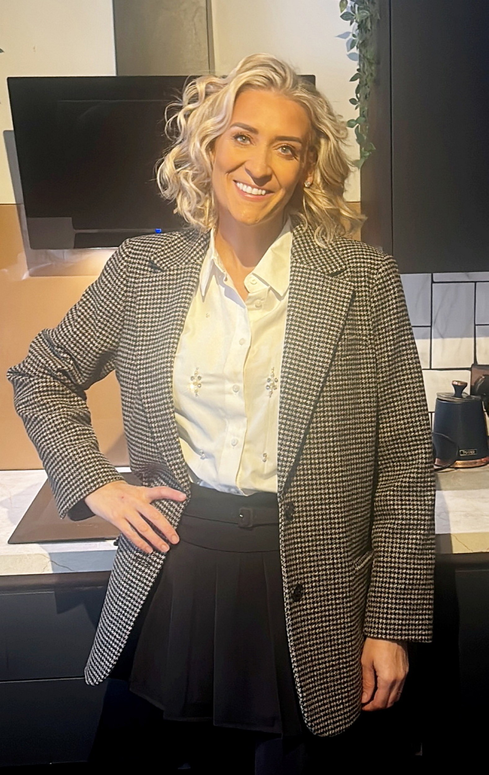 Katie Carrington oslepla na jedno oko.