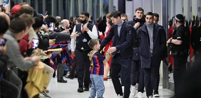 Robert Lewandowski błyszczał na lotnisku w Manchesterze. Teraz czas, by błyszczał na Old Trafford