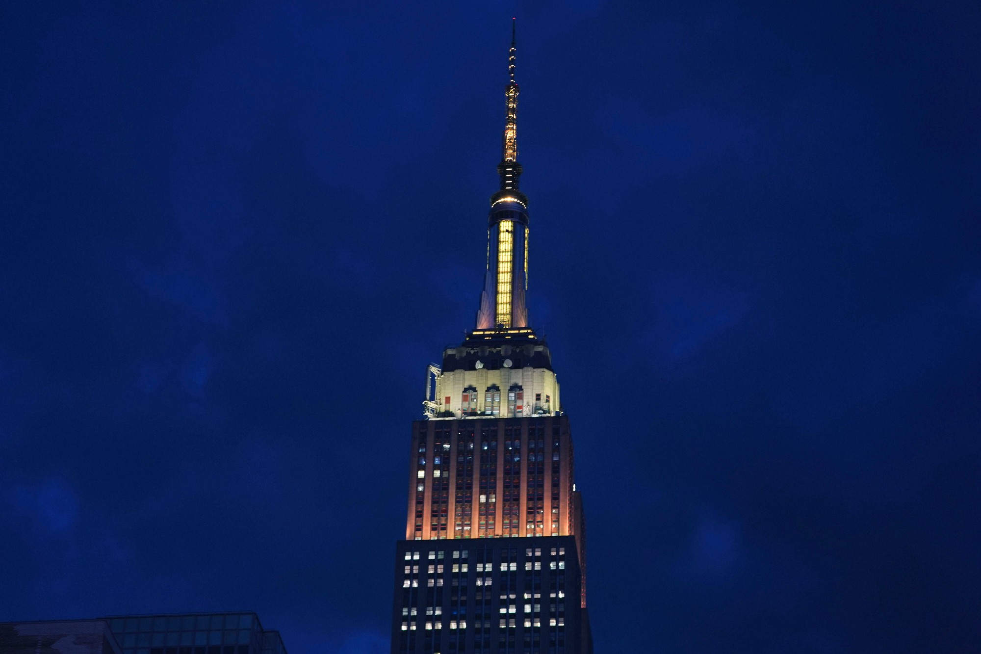 Ikonickú budovu Empire State Building vysvietili na počesť nového pápeža.