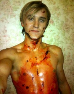 Gwiazda "Harry'ego Pottera" pozuje we krwi