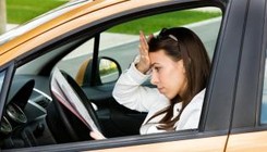 Kobiety walczą jak lwice o... miejsce parkingowe pod cetrum handlowym