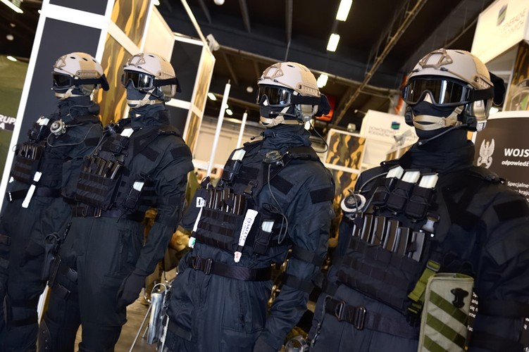 Sekcja szturmowa wraz z wyposażeniem do prowadzenia operacji w terenie zurbanizowanym <br><br>fot. Sławomir Mrowiński