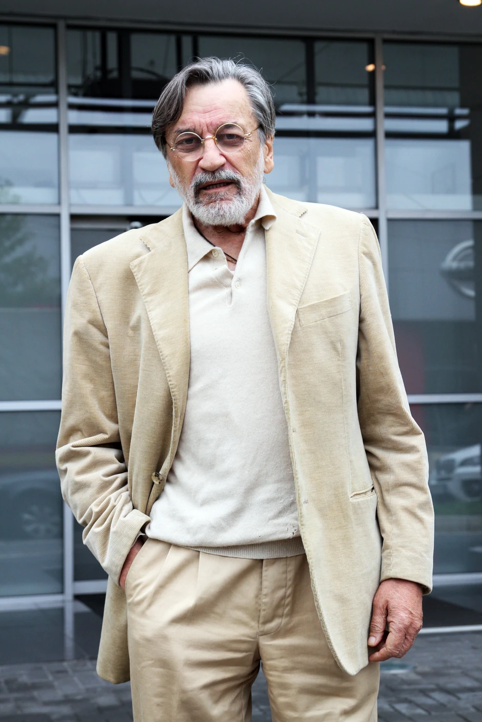 "Samo mi u ličnoj karti i pasošu piše da se zovem Dragoslav Nikolić", rekao je Dragan