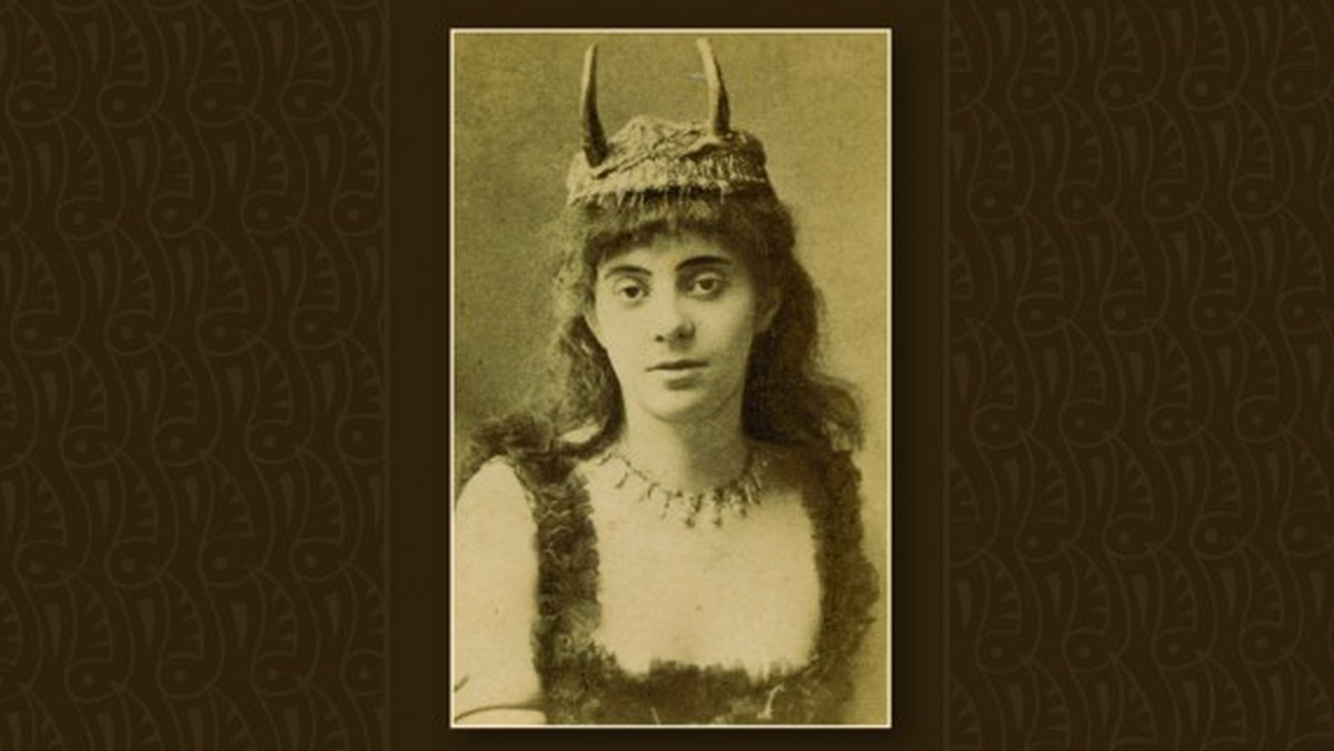 Gabriela Zapolska prowadziła jak na swoje czasy bardzo swobodne życie - grała w teatrze, kochanków zmieniała jak rękawiczki, nie przejmowała się konwenansami, deklarowała się jednak jako przeciwniczka feminizmu i emancypacji kobiet - pisze Arael Zurli w książce "Szkło i brylanty".