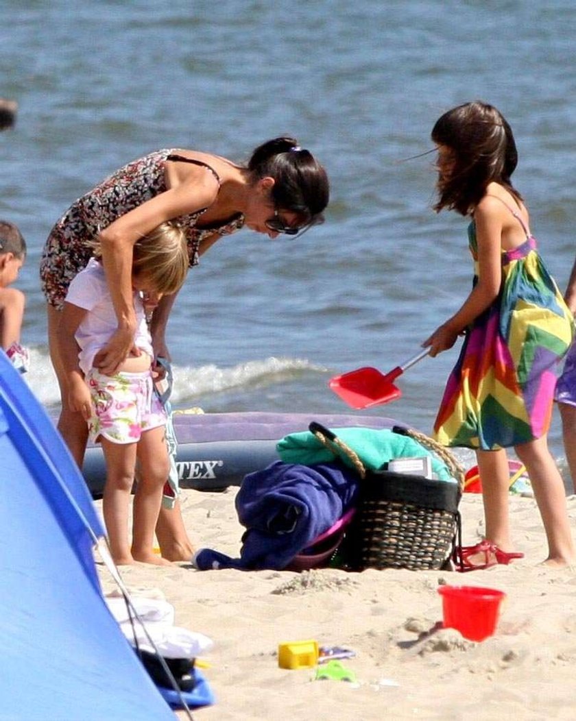 Dubieniecki z Kaczyńską na plaży. Walczy o nią?