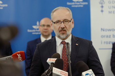 Niedzielski: Epidemia jeszcze z nami jest, ale stopniowo zmierza w kierunku endemii