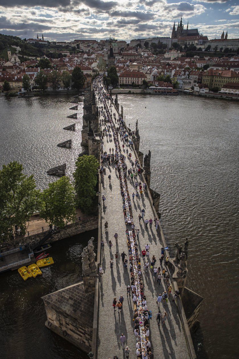 Wielka kolacja. Stół miał 515 metrów!