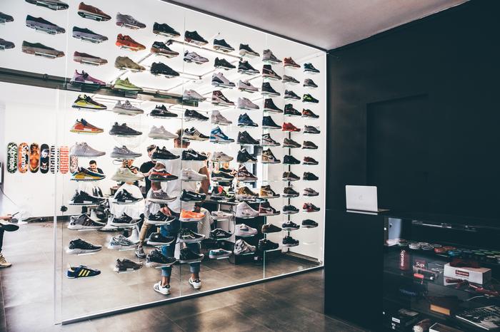 Pieniądze w streetwearze. Ile można zarobić kupując sneakery? - Noizz